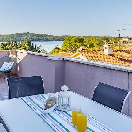 Apartment 2 Bedroom Beautiful In *