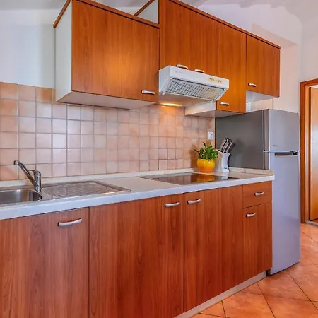 Apartment 2 Bedroom Beautiful In *