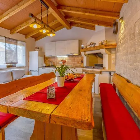 Apartment 2 Bedroom Beautiful In Medulin