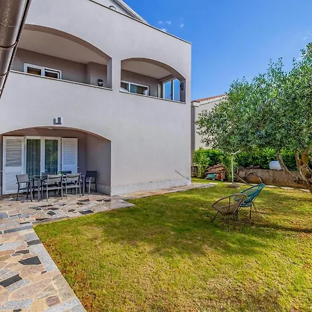 2 Bedroom Beautiful In * Medulin