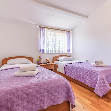 2 Bedroom Awesome In * Medulin