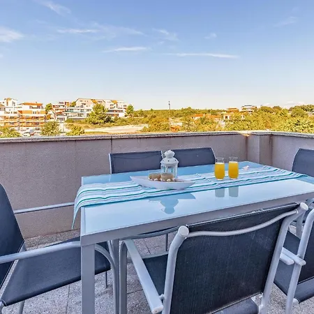 2 Bedroom Awesome In Apartman