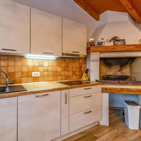 2 Bedroom Awesome In * Medulin