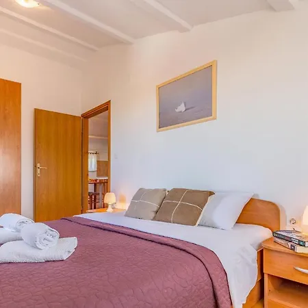 2 Bedroom Awesome In * Medulin